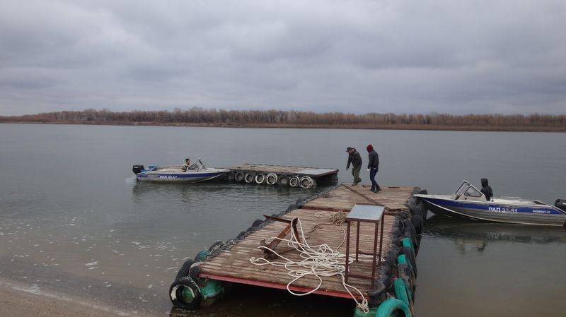 21 марта. Спуск пантонов.